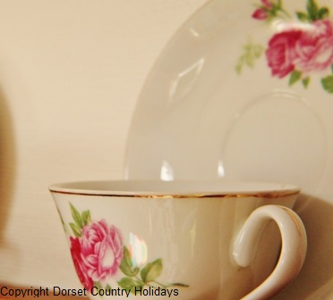 vintage caravan hire crockery www.dche.co.uk