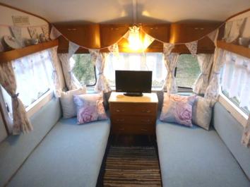 vintage caravan glamping holiday dche.co.uk